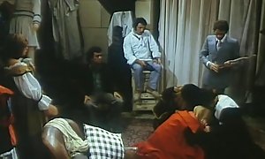 مرد قرار داده و چشم بند دختر و یقه و به شدت او را در دهان شهوانی او