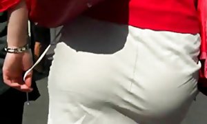 یک مرد در یک پیک نیک یک زن کامل با سرطان و زیر کلیک او را