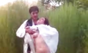 دو در گورستان پاره شد