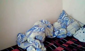 گای نمی تواند آرام نگاه و تصمیم به او کمک کند.