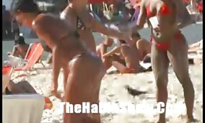 یک مرد جوان تنها می خواست به رابطه جنسی و به نام یک فاحشه بالغ به خوبی مرتب
