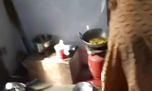 دو بازرگانان و یک دختر تماس