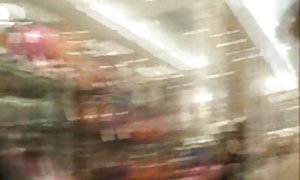 پس از رابطه جنسی سخت, سبزه خواسته به جلق زدن اسپرم او را در دهان او, و گیر کردن زبان خود را به گرفتن اسپرم