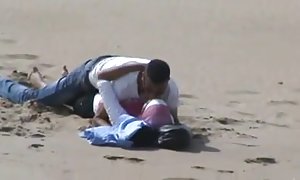 زوج در یک خانه کشور مخلوط