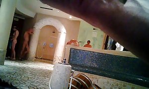 جوانا فرشته پسر در حضور یک دوست
