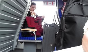 دو دختر در باغ